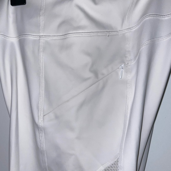 Athleta Mesh Contender capri in white, Size S - Picture 4 of 6